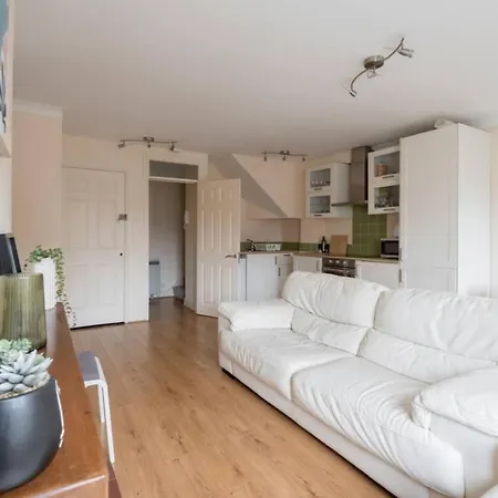 Airy And Light 2bd Flat In Daire Dublin